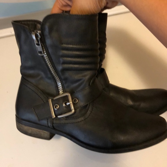 Boots - Picture 2 of 4